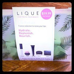 Lique Cosmetic 5 Piece collection (Plumper, Lip Scrub, Lip Masque, Balm ,Wipes)